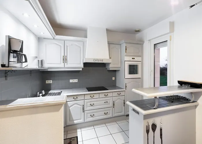 Tranquil Garden Retreat By The Sea Casa vacanze *