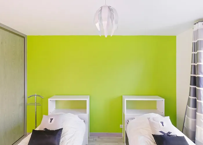 Tranquil Garden Retreat By The Sea *